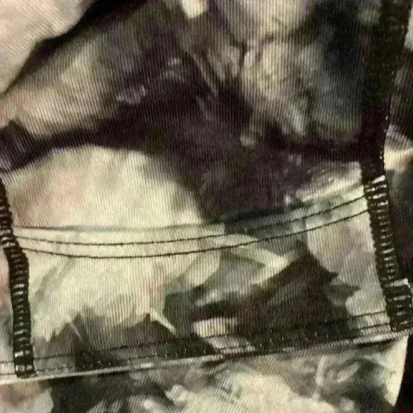 Athleta Chaturanga Grey and White Floral Legging - Picture 5 of 8